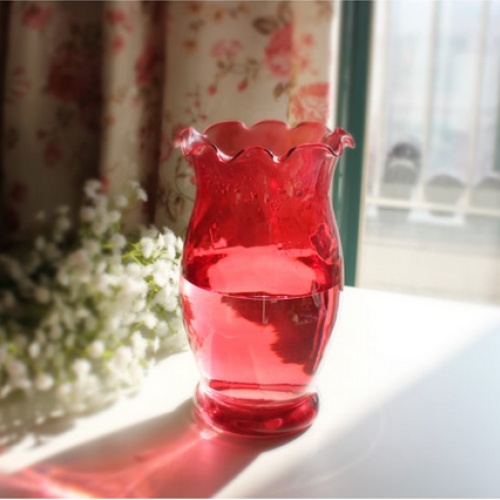 红色荷叶口透明玻璃花瓶